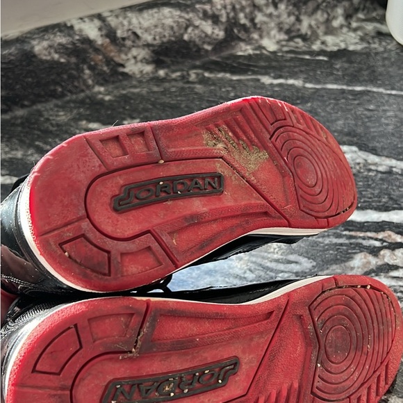 Youth Micheal Jordan high tops - Picture 4 of 7